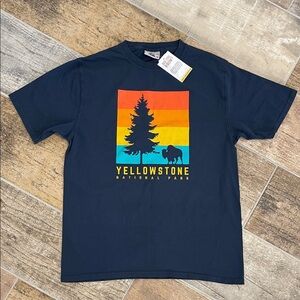 NWT Yellowstone National Park Unisex Navy T-Shirt Small S